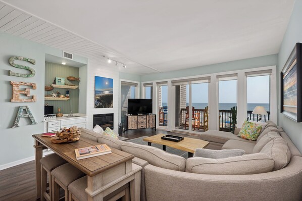 CR202: Crystal Shores 202 | Living Area