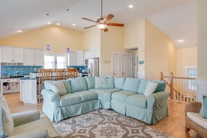 JR621: Heels In The Sand | Top Level Living Area