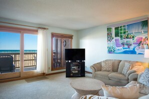 H202S: Heron Cove 202S | Living Area