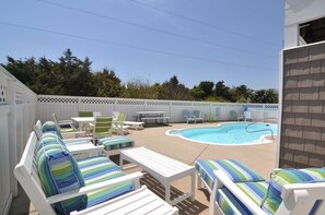 CCV13: No Worries | Pool Area