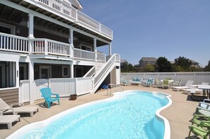 CCV13: No Worries | Pool Area