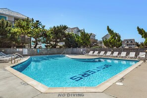 SV07: Sandy Sea Gulls | Community Pool