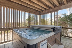 SV07: Sandy Sea Gulls | Mid Level Deck w/ Hot Tub