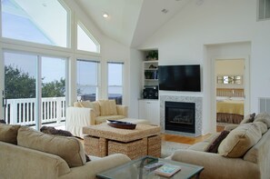 SG3: Links End | Top Level Living Area - Fireplace Not Available For Guest Use