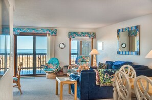 H202N: Mermaids Cove | Living Area