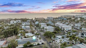 Breathtaking sunsets over the Gulf at Crescent Beach - walk 2 short blocks to the beach! 🌅