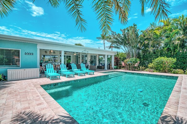 Tropical setting of the Private Pool and Lounge Area