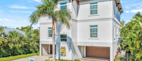 Entrance to your tropical oasis on Siesta Key (2nd floor + right side garage + pool only)