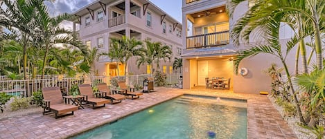 Outdoor Patio / Private Heated Pool - 1032