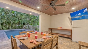 Outdoor Dining Area - 1034