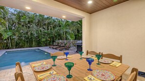 Covered Lanai Outdoor Dining Area