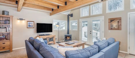 The living area of Viking Lodge 100 opens to a large, riverfront deck with gorgeous mountain views.