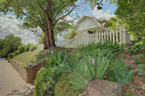 Street view of the Tree House as you approach