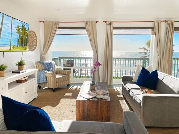 Cozy Beachfront Living