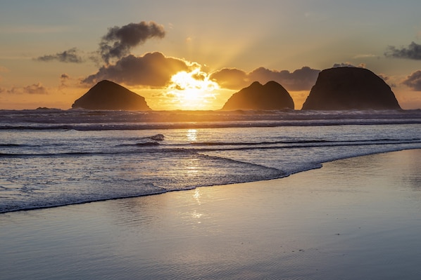 Oceanside beach - This is not a view from the house, but from the beach which is less than a 5 minute drive away.