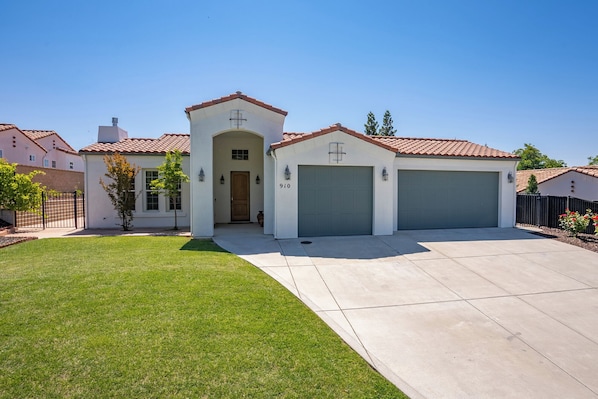 Front View of the Serenity home in Paso Robles, CA