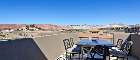 Front Patio Area - The Patio furniture comfortably accommodates 8 adults between the outdoor patio table and two cushioned patio chairs.