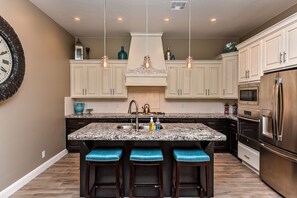 Kitchen View - This sleek, modern kitchen has all the best upgrades to make cooking a breeze!