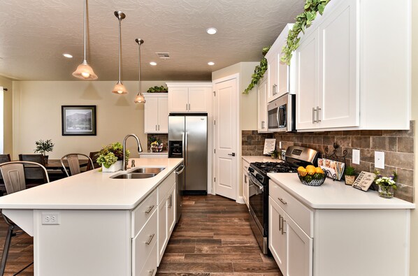 Kitchen - This sleek, modern kitchen has all the best upgrades to make cooking a breeze!