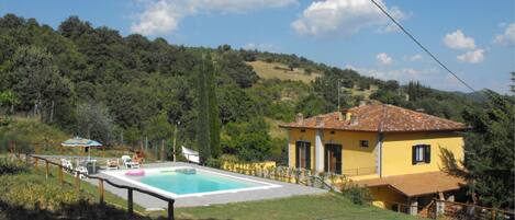 Nuage, Ciel, Plante, L'Eau, Bâtiment, Fenêtre, Piscine, Maison, Lot Terre, Montagne