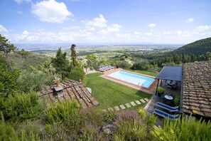 Building Exterior, Garden, Pool, Scenic View