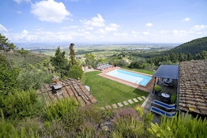 Building Exterior, Garden, Pool, Scenic View