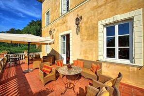 Building Exterior, Outdoor