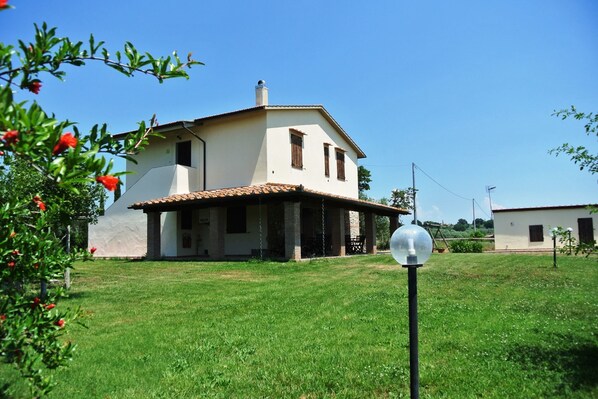 Sky, Plant, Building, Property, Window, Flower, House, Land Lot, Tree, Grass