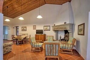 Bilderrahmen, Möbel, Eigentum, Stuhl, Tabelle, Holz, Couch, Beleuchtung, Interior Design, Wohnzimmer