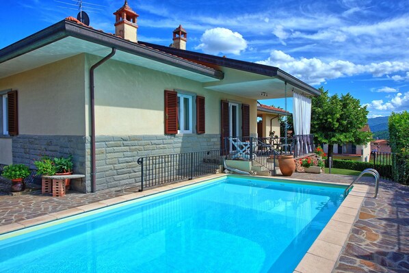 Building Exterior, Outdoor, Pool