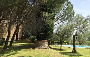 Building Exterior, Garden, Pool