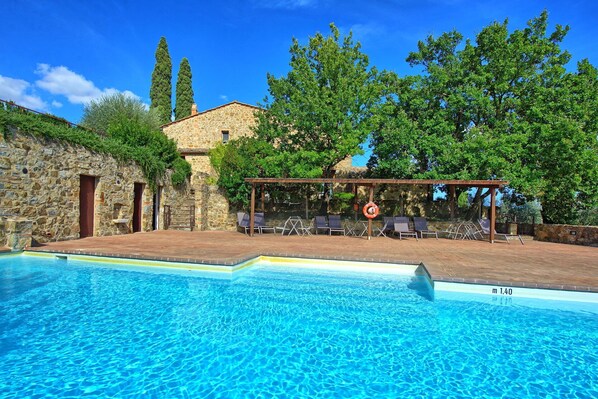 Building Exterior, Outdoor, Pool