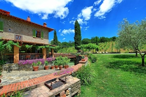 Balcony / Terrace / Patio, Building Exterior, Garden, Outdoor, Summer