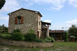 Ciel, Plante, Nuage, Bâtiment, Fenêtre, Maison, Lot Terre, Arbre, Zone Résidentielle, Herbe