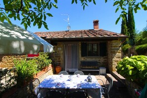Plant, Sky, Building, Property, Window, Shade, Tree, Cottage, Table, House