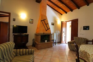 Room, Property, Furniture, Building, Interior Design, Living Room, House, Ceiling, Real Estate, Beam