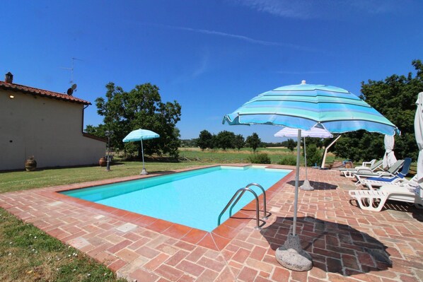 Cielo, Acqua, Piscina, Pianta, Azzurro, Shade, Costruzione, Mobili Da Esterno, Albero, Lettino