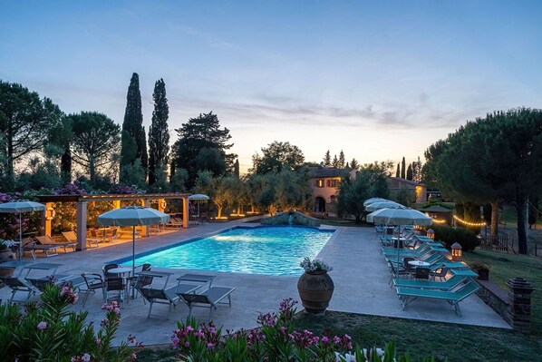 Building Exterior, Outdoor, Pool