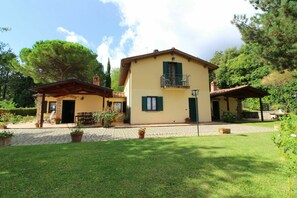 Plante, Bâtiment, Ciel, Nuage, Fenêtre, Arbre, Maison, Herbe, Chalet, Lot Terre
