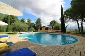 L'Eau, Nuage, Ciel, Piscine, Plante, La Nature, Bleu Azur, Arbre, Bleu, Ombre