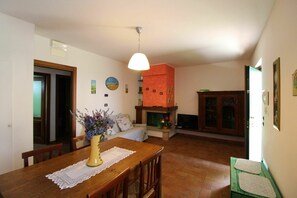 Table, Meubles, Vert, Plante D'Appartement, Bois, Canapé, Salon, Plante, Design Intérieur, Sol