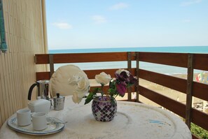 Balcony / Terrace / Patio