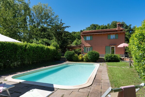 Building Exterior, Garden, Pool