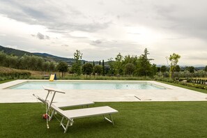 Building Exterior, Garden, Pool