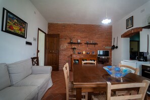 Room, Property, Furniture, Building, Living Room, Floor, Interior Design, House, Table, Hardwood