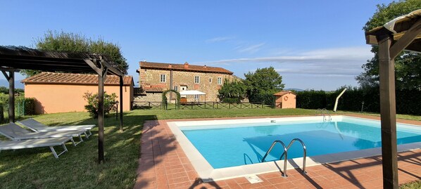Water, Sky, Plant, Property, Building, Cloud, Swimming Pool, Window, Tree, Shade