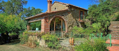 Building Exterior, Garden