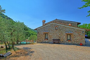 Building Exterior, Garden