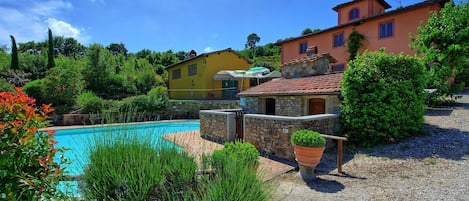 Building Exterior, Garden, Pool