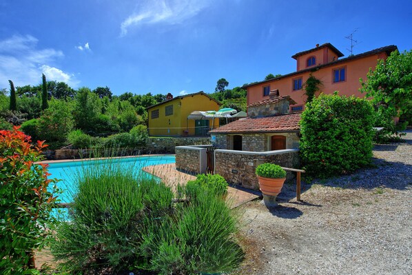 Building Exterior, Garden, Pool